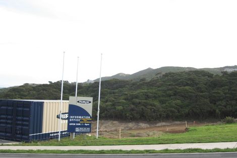 Photo of property in 58 Tamworth Crescent, Newlands, Wellington, 6037