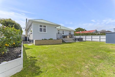 Photo of property in 130 Seaview Road, Westown, New Plymouth, 4310