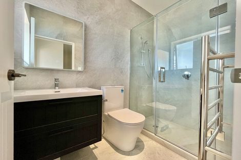 Photo of property in 7b Hanson Place, West Harbour, Auckland, 0618