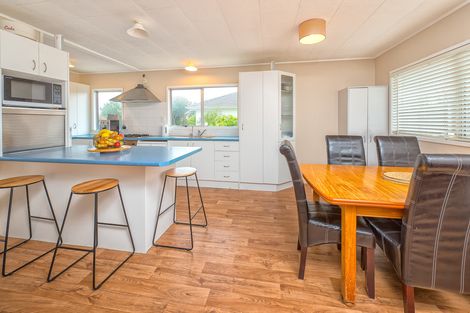 Photo of property in 52 Peverill Crescent, Papatoetoe, Auckland, 2025