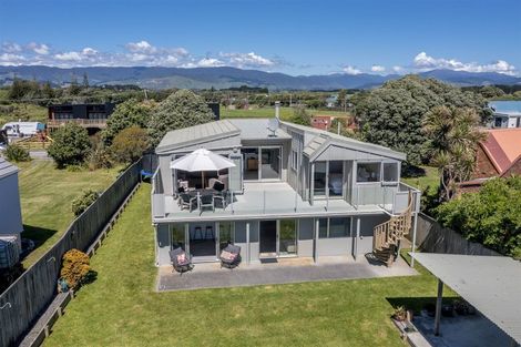 Photo of property in 49 Kapiti Lane, Otaki Beach, Otaki, 5512