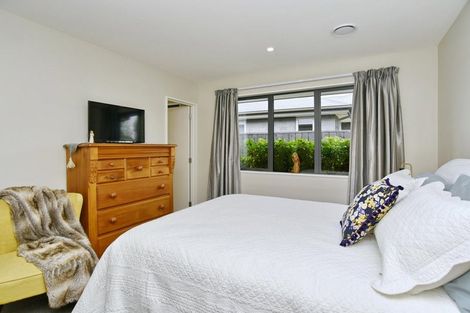 Photo of property in 2 Stratford (pvt) Way, Rangiora, 7400