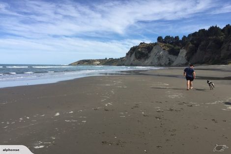 Photo of property in 16 Cathedral Road, Gore Bay, Cheviot, 7383