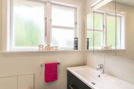 Photo of property in 48 Cunliffe Street, Johnsonville, Wellington, 6037