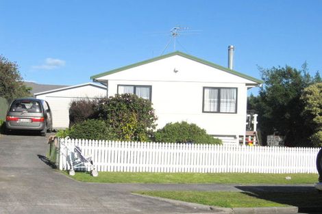 Photo of property in 28 Bernina Place, Weymouth, Auckland, 2103