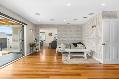 Photo of property in 23 Paekakariki Hill Road, Pauatahanui, Porirua, 5381