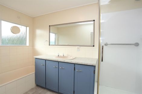 Photo of property in 2/10 Kallaroo Place, Botany Downs, Auckland, 2010