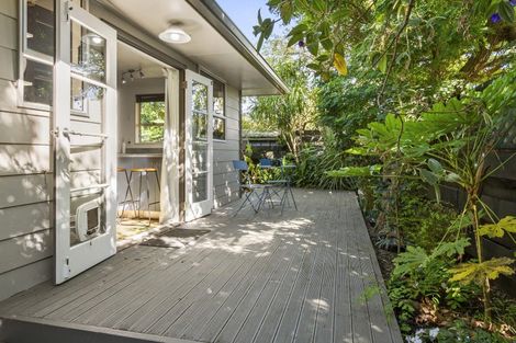 Photo of property in 8a Earl Place, Hokowhitu, Palmerston North, 4410