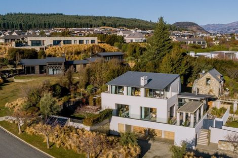 Photo of property in 8b Minaret Ridge, Wanaka, 9305