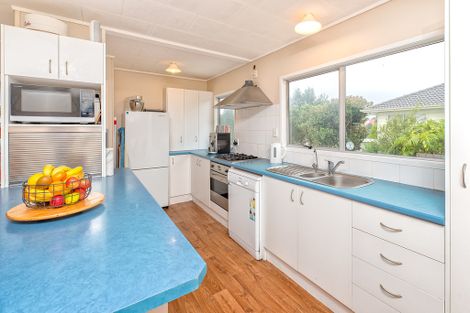 Photo of property in 52 Peverill Crescent, Papatoetoe, Auckland, 2025