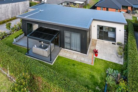 Photo of property in 5 Kotare Drive, Waiwhakaiho, New Plymouth, 4312