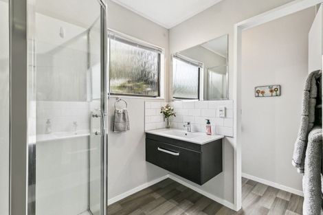 Photo of property in 30 Woodman Drive, Tawa, Wellington, 5028