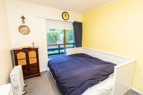 Photo of property in 6 Sasanqua Way, Crofton Downs, Wellington, 6035