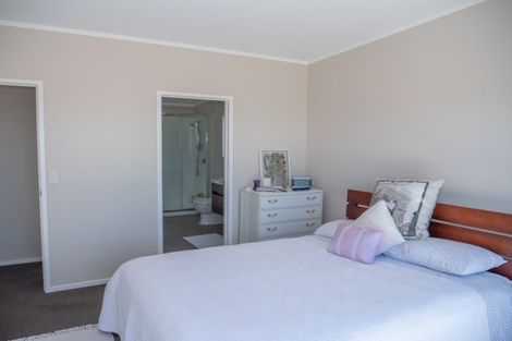 Photo of property in 11 Nancy Wake Place, Cable Bay, 0420
