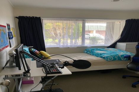 Photo of property in 2/62 Sunderlands Road, Half Moon Bay, Auckland, 2012