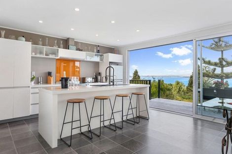 Photo of property in 27 Takahe Road, Titirangi, Auckland, 0604