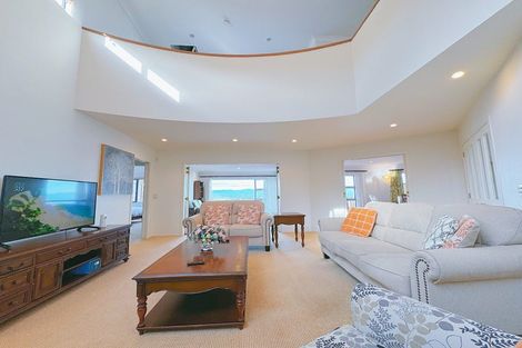 Photo of property in 40 Dress Circle, Newlands, Wellington, 6037