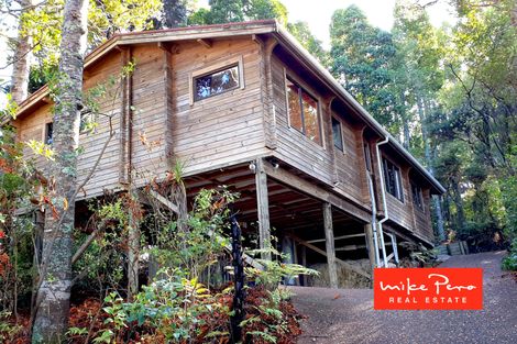 Photo of property in 4 Arama Avenue, Titirangi, Auckland, 0604