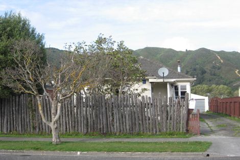 Photo of property in 31 Gibson Crescent, Naenae, Lower Hutt, 5011