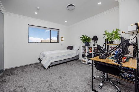 Photo of property in 29a Plumley Crescent, Mangere, Auckland, 2022