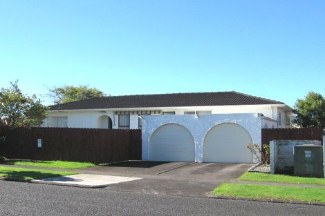 Photo of property in 2 Minaret Drive, Bucklands Beach, Auckland, 2014