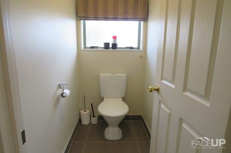 Photo of property in 22 Connemara Court, West Harbour, Auckland, 0618