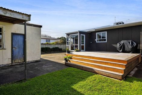 Photo of property in 464 South Road, Omata, New Plymouth, 4374