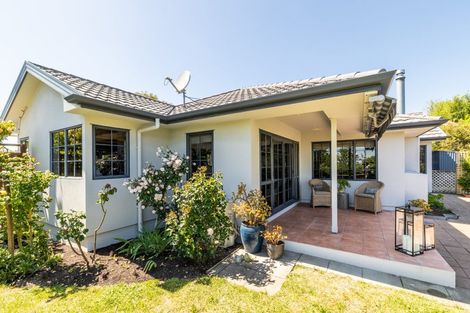 Photo of property in 46 Lucknow Road, Havelock North, 4130