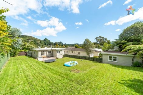Photo of property in 77 Horoeka Street, Stokes Valley, Lower Hutt, 5019
