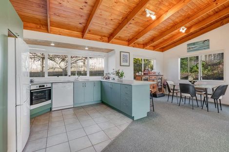 Photo of property in 72 Cabeleigh Drive, Helensville, 0800