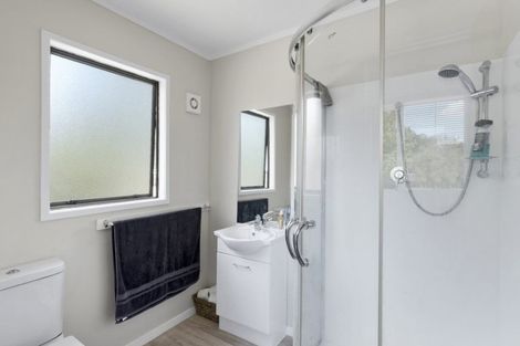 Photo of property in 17 Jenanne Place, Totara Vale, Auckland, 0629