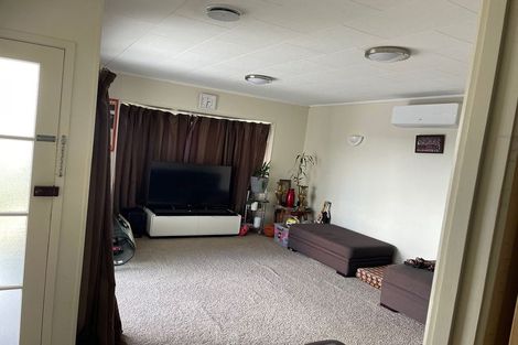 Photo of property in 30 Santiago Crescent, Unsworth Heights, Auckland, 0632