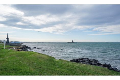 Photo of property in 220 Marine Parade, Bluff, 9814
