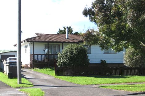 Photo of property in 114 Beach Road, Te Atatu Peninsula, Auckland, 0610