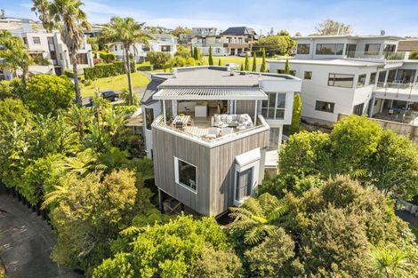 Photo of property in 2/39 Eastcliffe Road, Castor Bay, Auckland, 0620