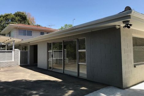 Photo of property in 25a Ravenwood Drive, Forrest Hill, Auckland, 0620