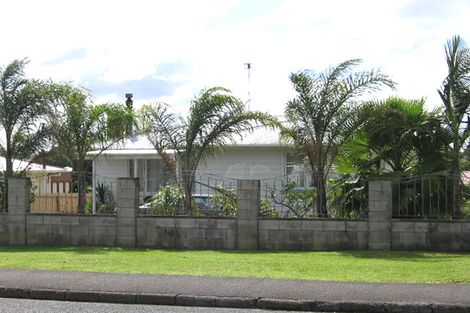 Photo of property in 6 Neil Avenue, Te Atatu Peninsula, Auckland, 0610