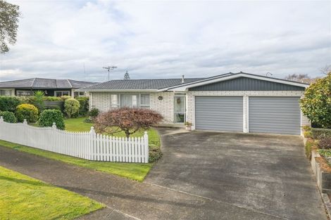 Photo of property in 14 Hollows Crescent, Takaro, Palmerston North, 4412