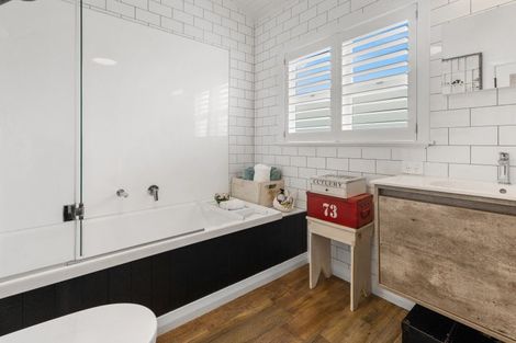 Photo of property in 33 Aramoana Avenue, Devonport, Auckland, 0624