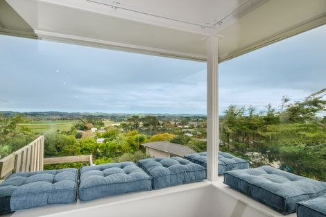 Photo of property in 69 Garfield Road, Helensville, 0800