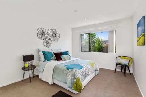Photo of property in 3155a Great North Road, New Lynn, Auckland, 0600
