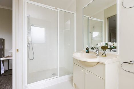 Photo of property in 26 Etherton Drive, Weymouth, Auckland, 2103