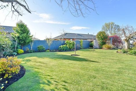 Photo of property in 2 Melford Close, Rangiora, 7400