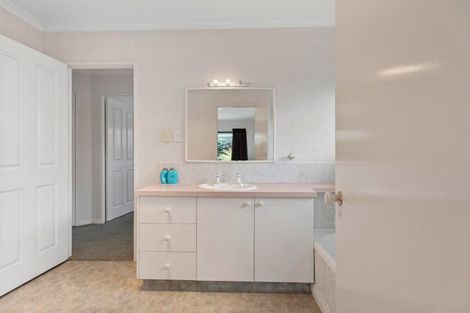 Photo of property in 10 Sandhurst Drive, Papamoa Beach, Papamoa, 3118