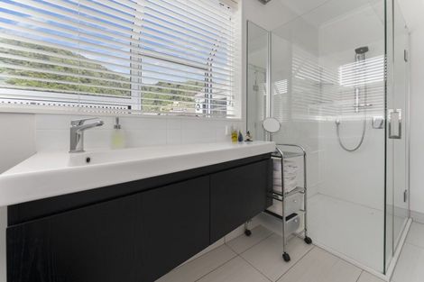 Photo of property in 39 Waikawa Road, Picton, 7220