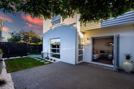 Photo of property in 535 Barbadoes Street, Edgeware, Christchurch, 8013