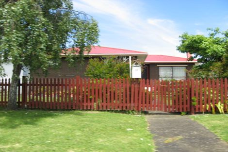Photo of property in 26 Tarata Crescent, Mangere Bridge, Auckland, 2022