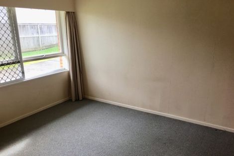 Photo of property in 2/7 Luplau Crescent, Cockle Bay, Auckland, 2014