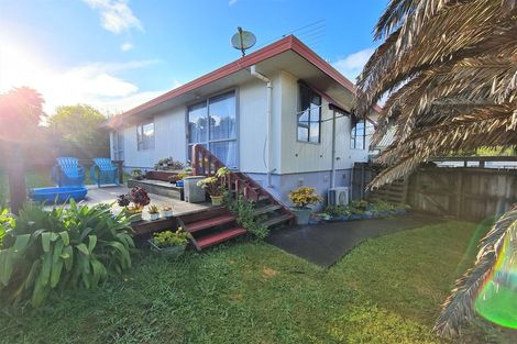 Photo of property in 2/21 Devonshire Road, Unsworth Heights, Auckland, 0632