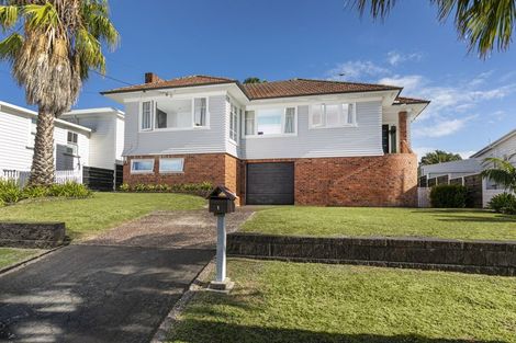 Photo of property in 1 Hanlon Crescent, Narrow Neck, Auckland, 0624